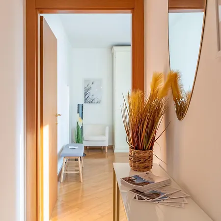 Apartment Free Parking-near The Castle Historic Center View *