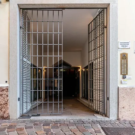 Free Parking-near The Castle Historic Center View *